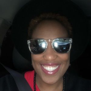 Meet your Posher, Tia